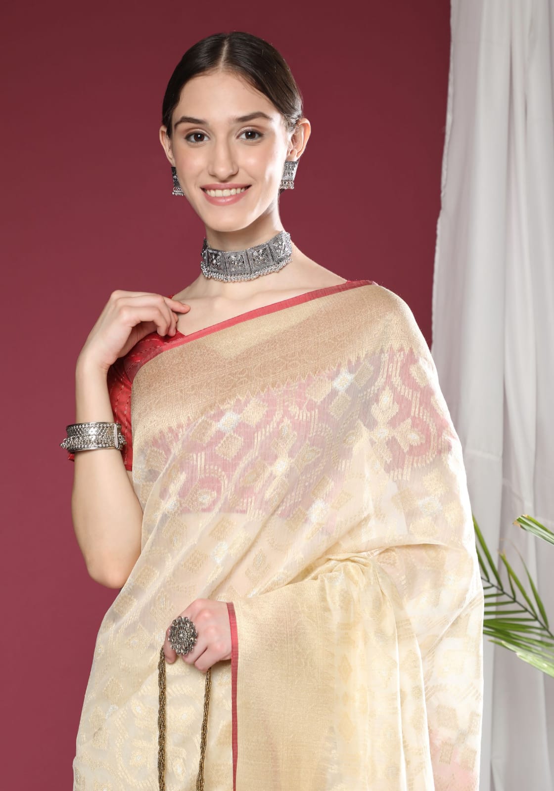 Pure Maheshwari Silk All Over Rich Zari Weaved Pallu And Border Saree