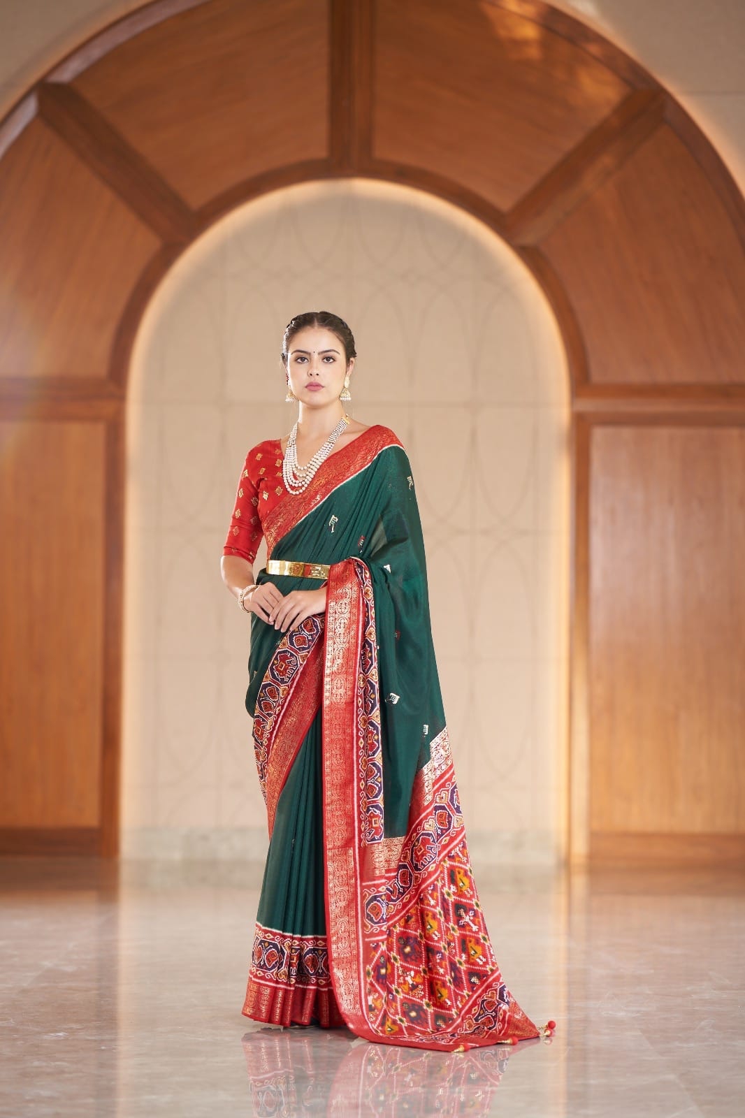 Munga Crepe Banarasi Silk Foil Border Rich Zari Foil Weaved Pallu Saree