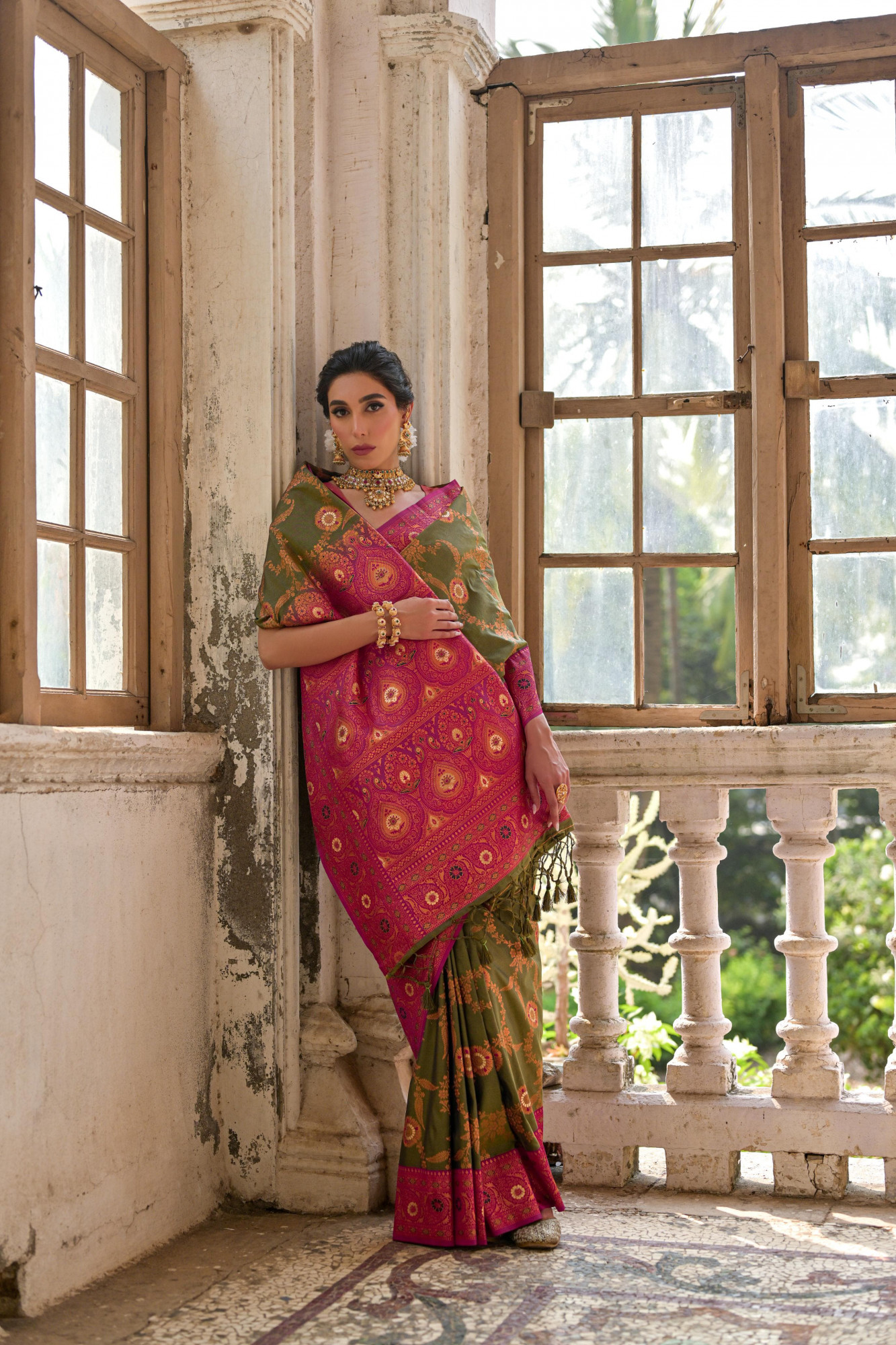 Mehendi Green Pure Banarasi Silk Contrast Zari Meenakari Rich Weaved Pallu Border Saree