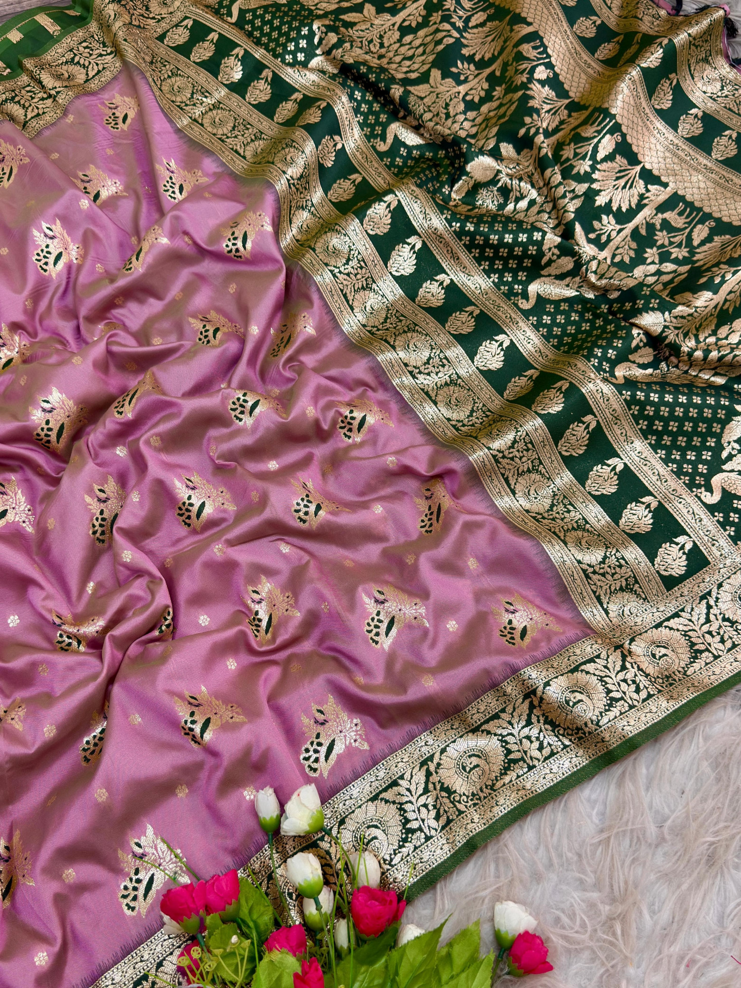 Onion Pure Banarasi Silk Rich Zari Weaved Floral Border Saree