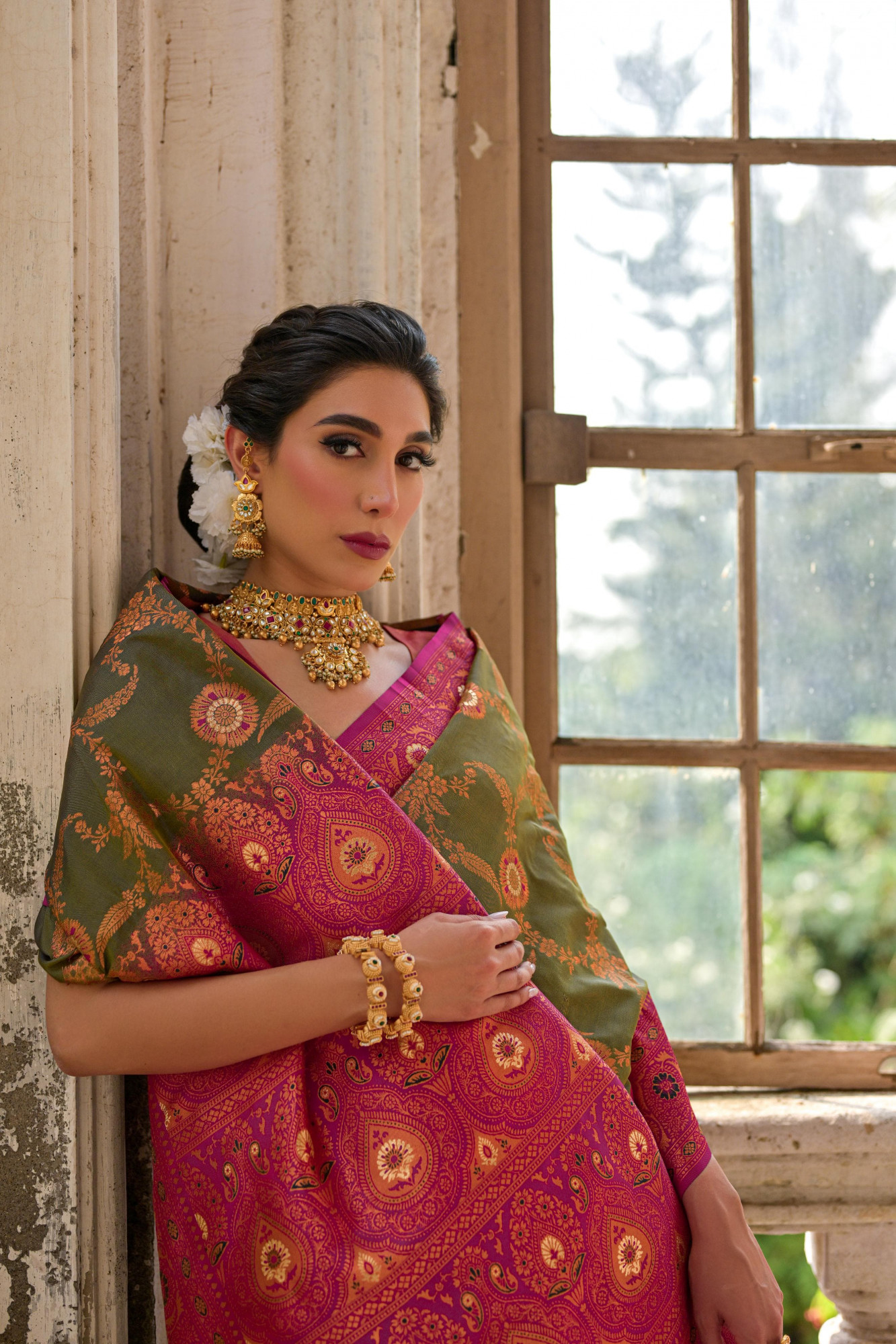 Mehendi Green Pure Banarasi Silk Contrast Zari Meenakari Rich Weaved Pallu Border Saree