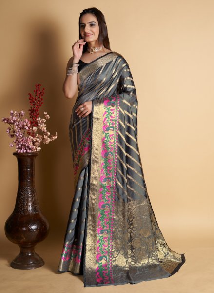 Image of Pure Banarasi Silk Zari Weaved Lehariya Body Pallu With Meenakari Border Saree