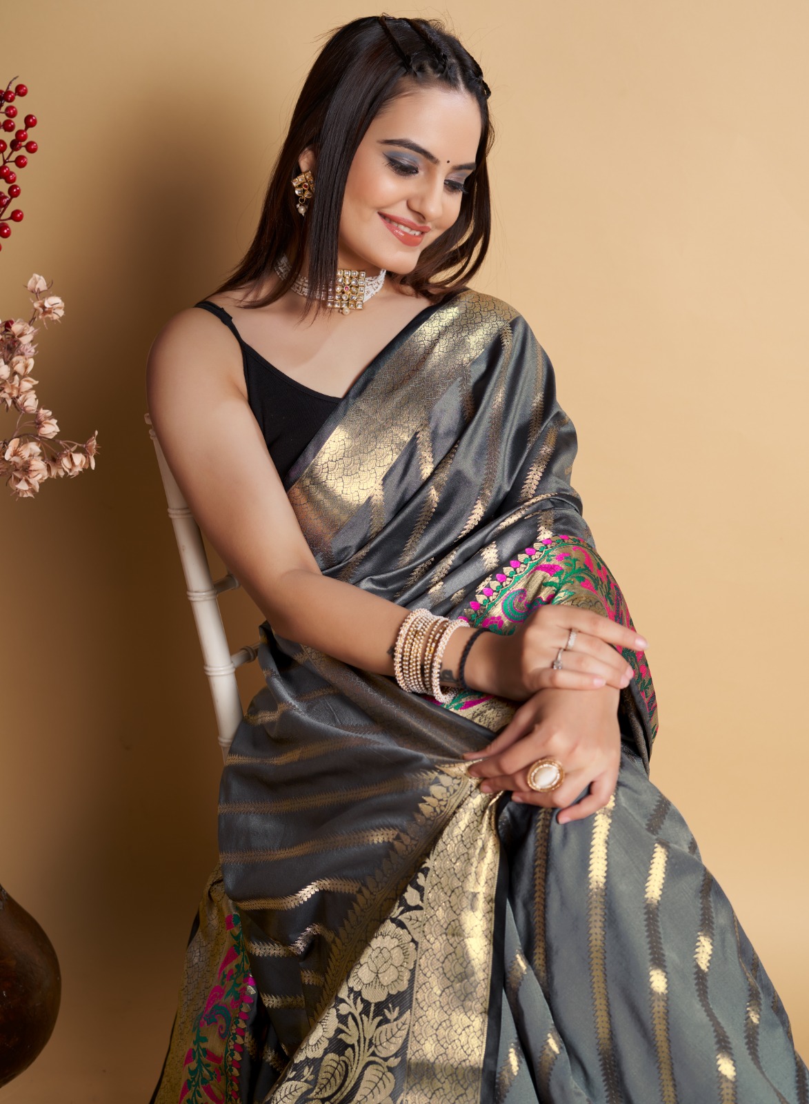 Pure Banarasi Silk Zari Weaved Lehariya Body Pallu With Meenakari Border Saree