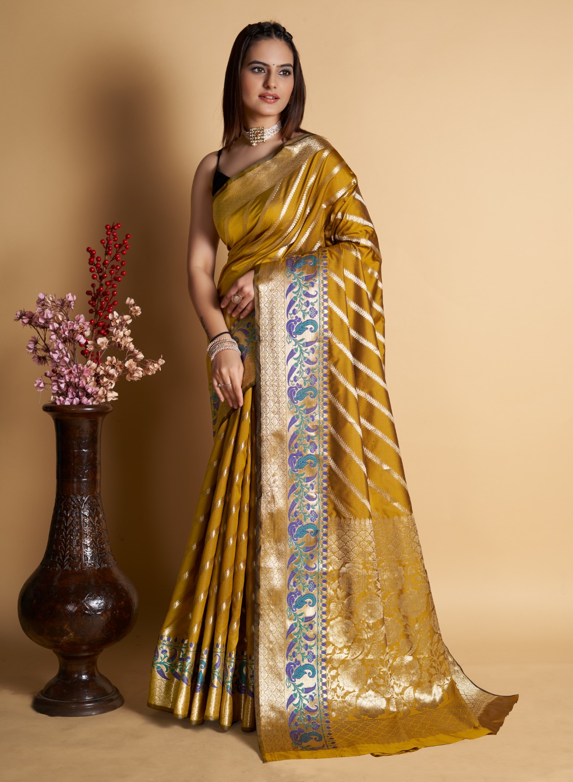 Pure Banarasi Silk Zari Weaved Lehariya Body Pallu With Meenakari Border Saree