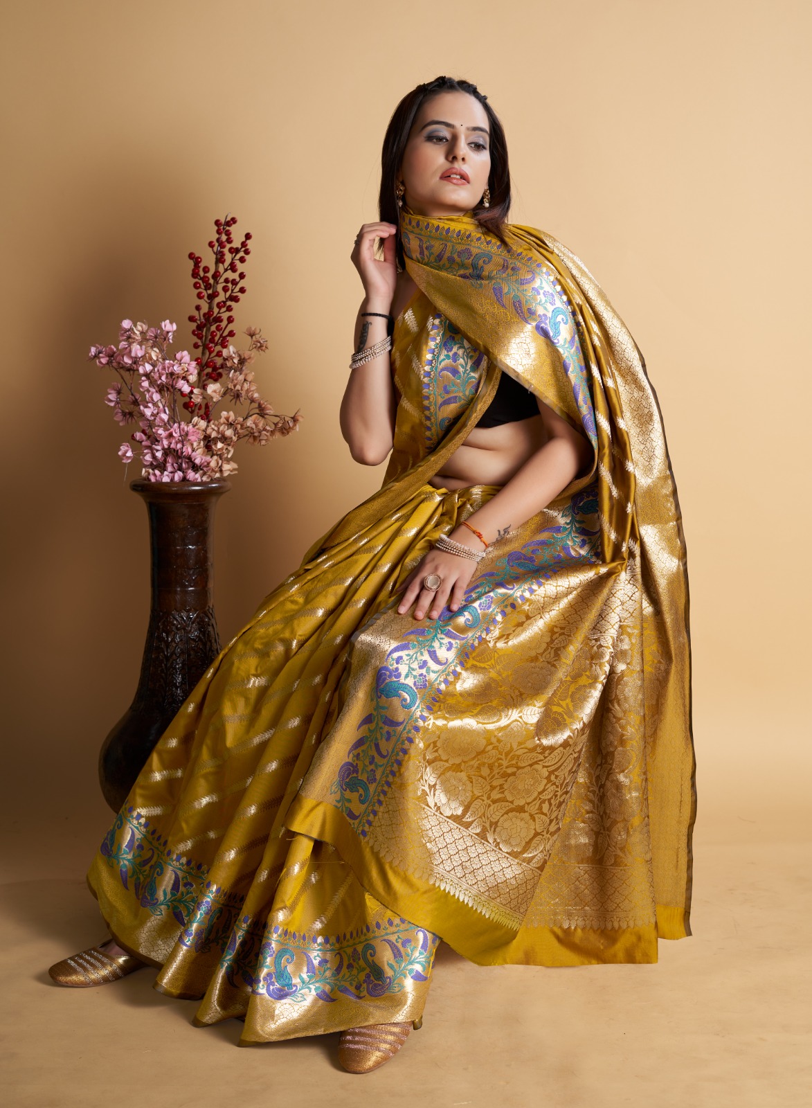 Pure Banarasi Silk Zari Weaved Lehariya Body Pallu With Meenakari Border Saree