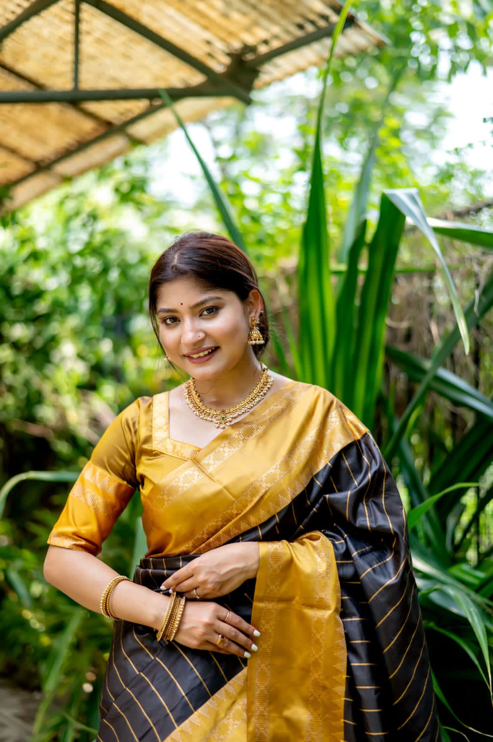 Banarasi Silk All Over Zari Lining With Temple Border Weaved Saree