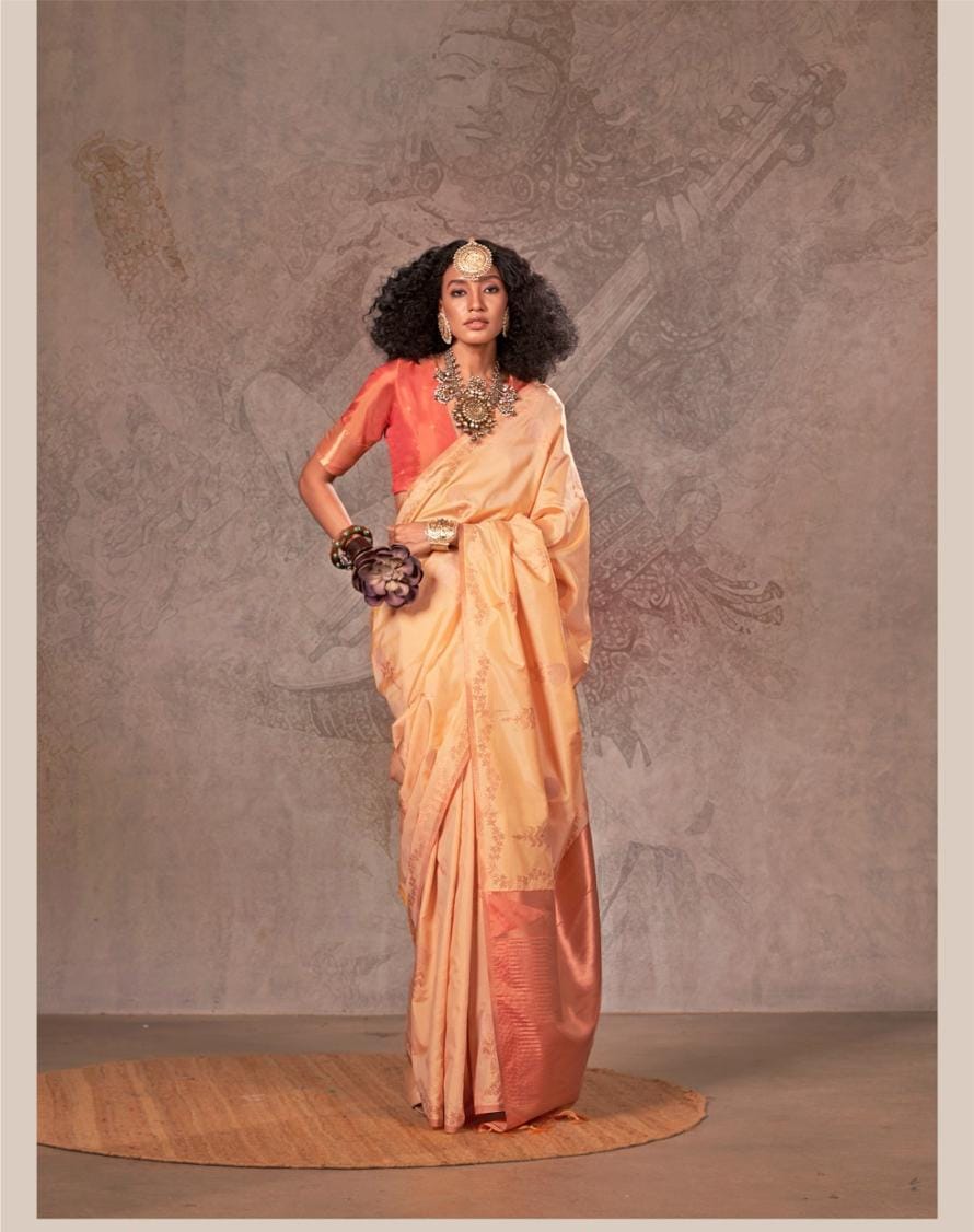 Cream Shaded Two Tone Handloom Weaved Silk Zari Weaved Body Rich Pallu Saree