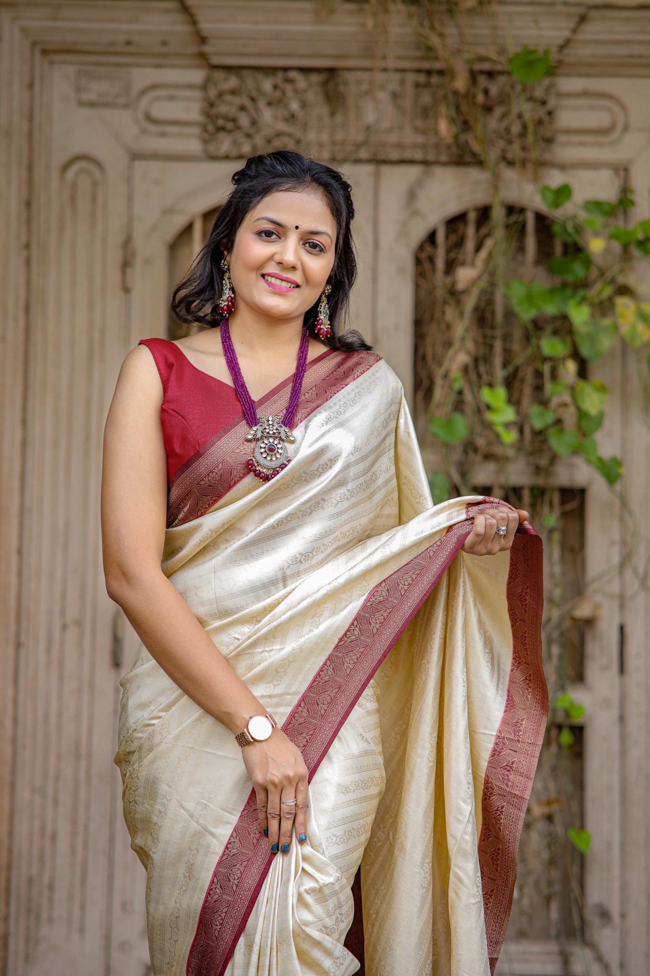 Banarasi Silk Pattu Jacquard Weaved All Over With Rich Pallu Border Sarees