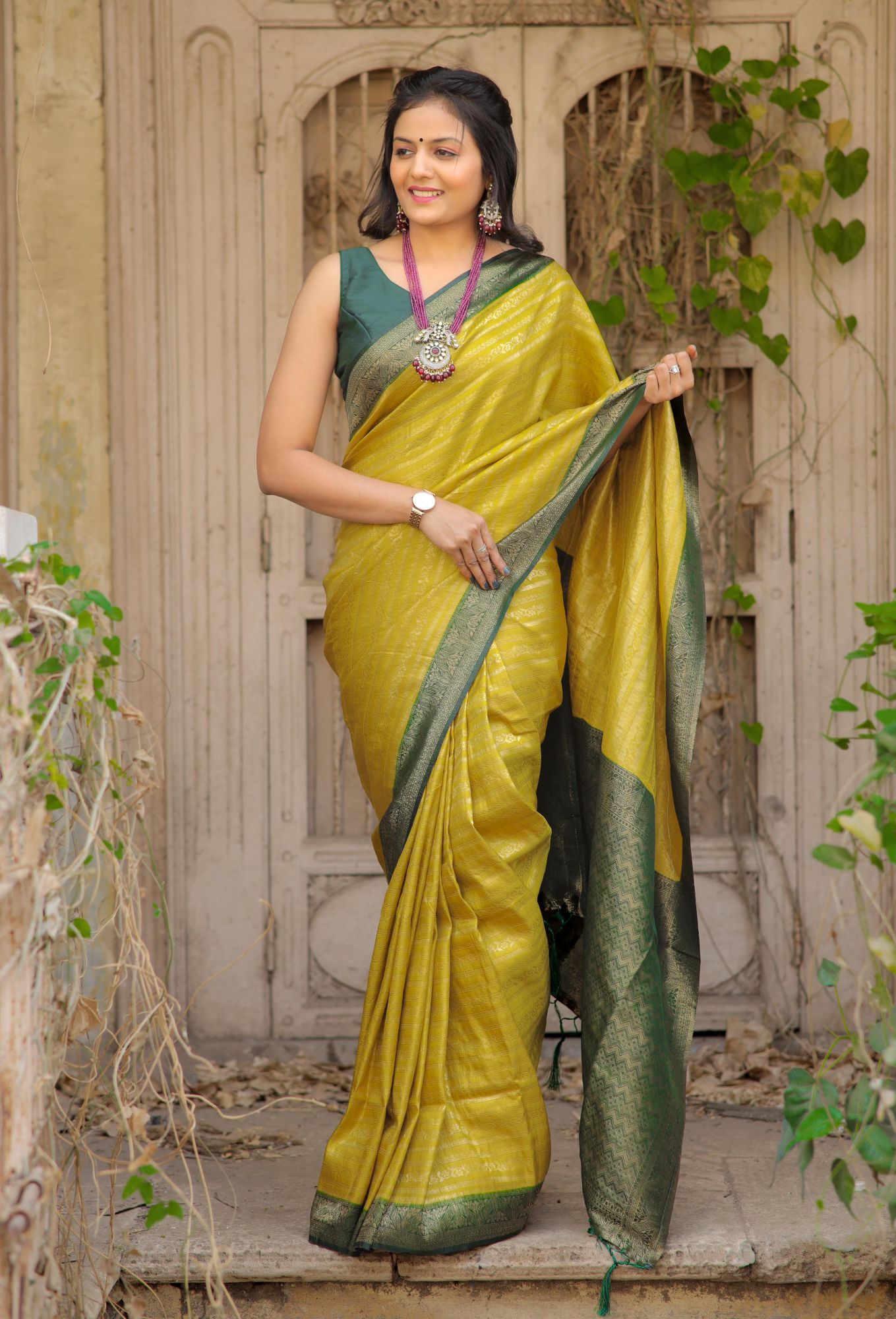Banarasi Silk Pattu Jacquard Weaved All Over With Rich Pallu Border Sarees