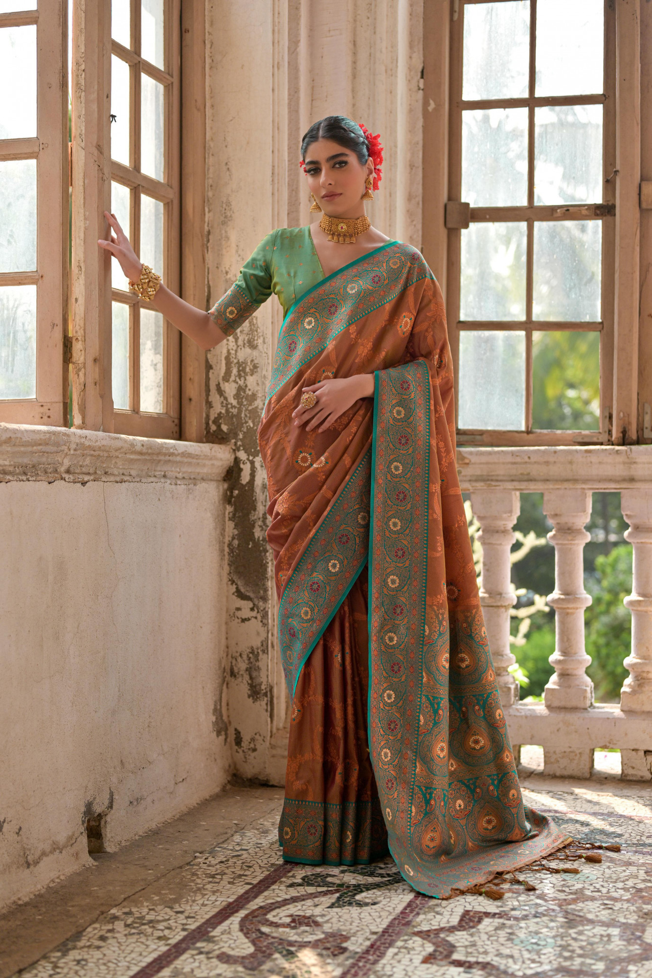 Brown Pure Banarasi Silk Contrast Zari Meenakari Rich Weaved Pallu Border Saree
