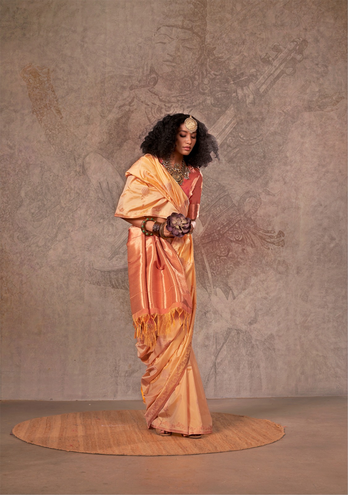 Cream Shaded Two Tone Handloom Weaved Silk Zari Weaved Body Rich Pallu Saree