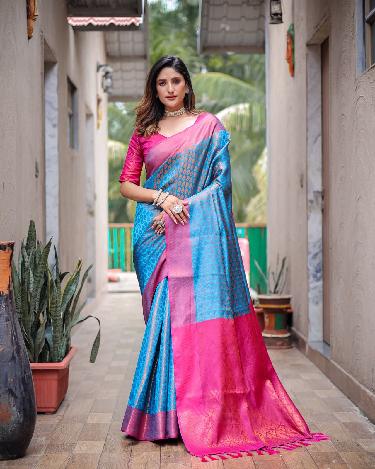 Pure Handloom Kanjivaram Silk All Over Copper Zari Weaved Rich Pallu Border Saree