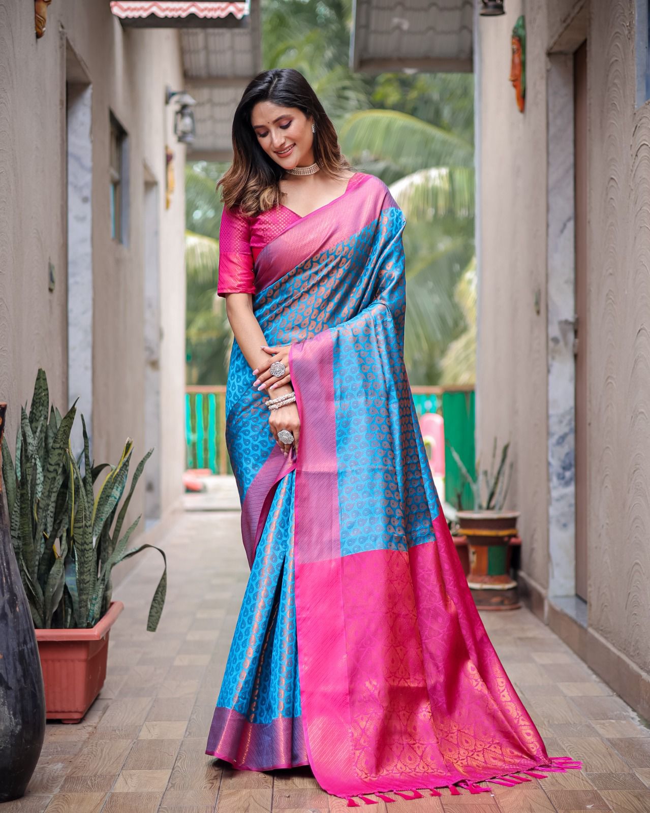 Pure Handloom Kanjivaram Silk All Over Copper Zari Weaved Rich Pallu Border Saree