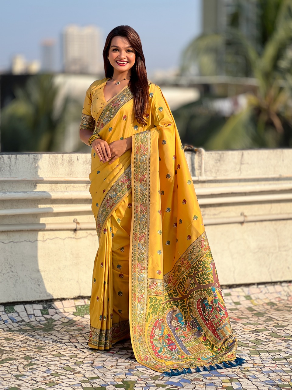 Gold Soft Silk Meenakari Floral Motifs Rich Zari Weaved Saree