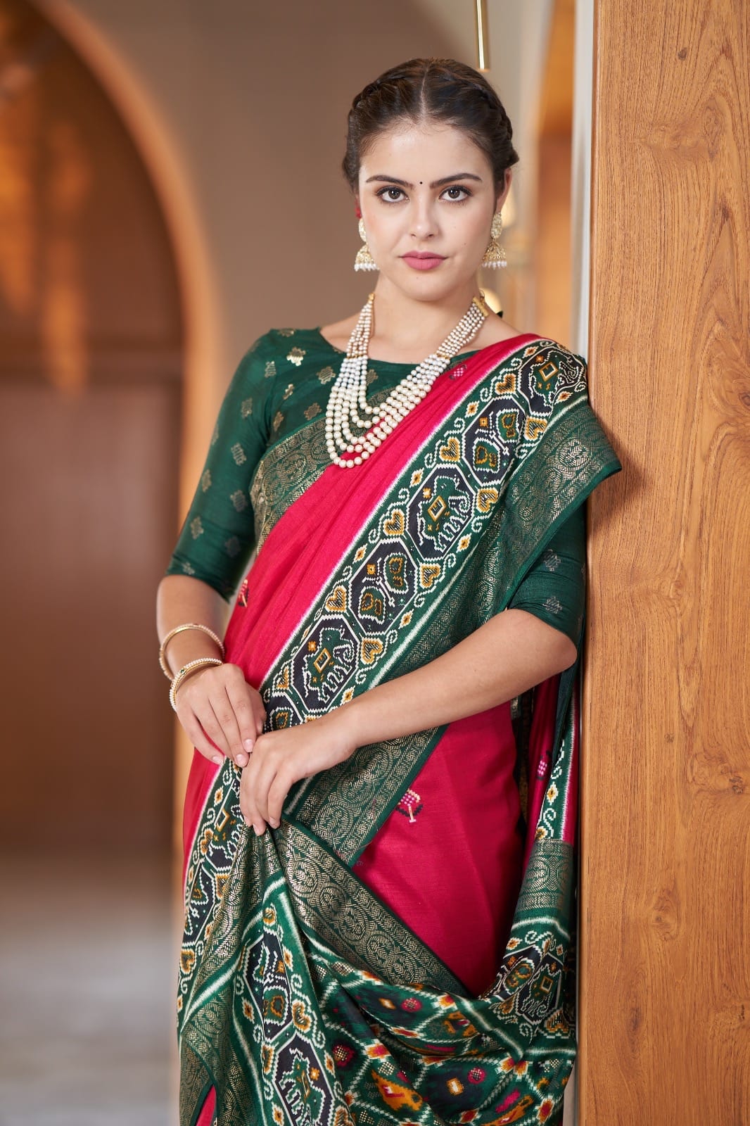 Munga Crepe Banarasi Silk Foil Border Rich Zari Foil Weaved Pallu Saree