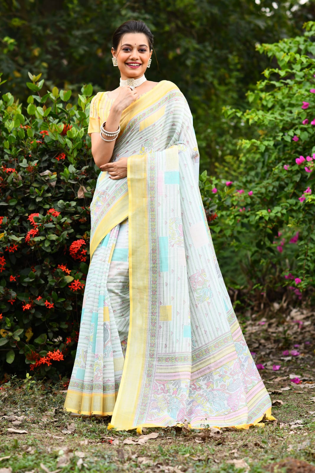 Linen Digital Print Body Pallu With Zari Border And Tassels Saree