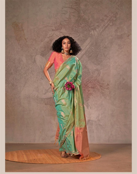 Image of C-Green Shaded Two Tone Handloom Weaved Silk Zari Weaved Body Rich Pallu Saree