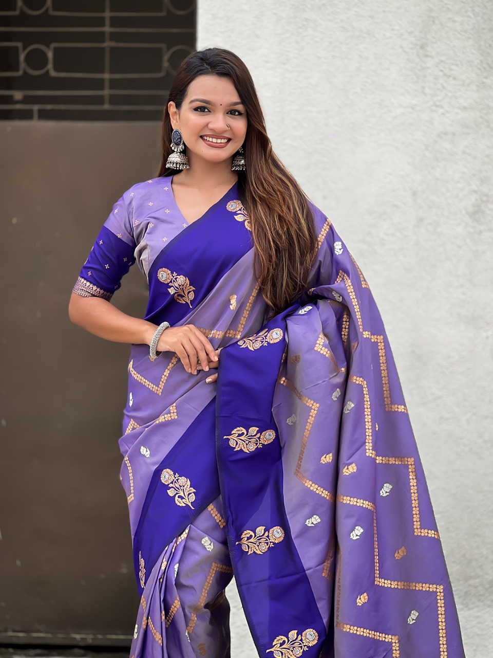 Lavender Banarasi Soft Silk Zig Zag Zari Weaved Motifs Saree