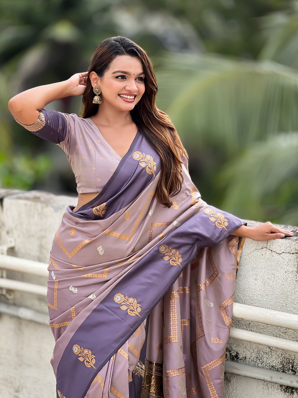 Onion Banarasi Soft Silk Zig Zag Zari Weaved Motifs Saree