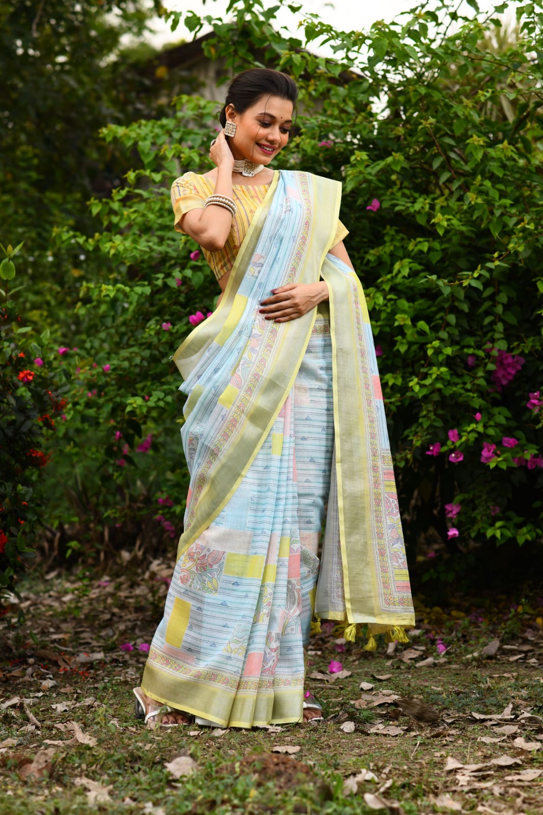 Linen Digital Print Body Pallu With Zari Border And Tassels Saree