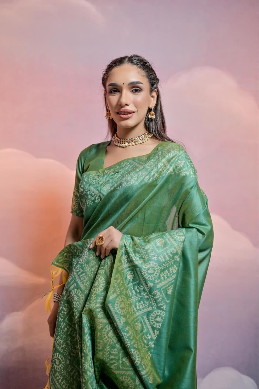 Green Soft Handloom Silk Worli Weaved Pallu Border Saree