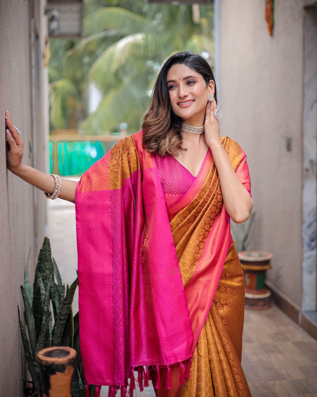 Pure Handloom Kanjivaram Silk All Over Copper Zari Weaved Rich Pallu Border Saree