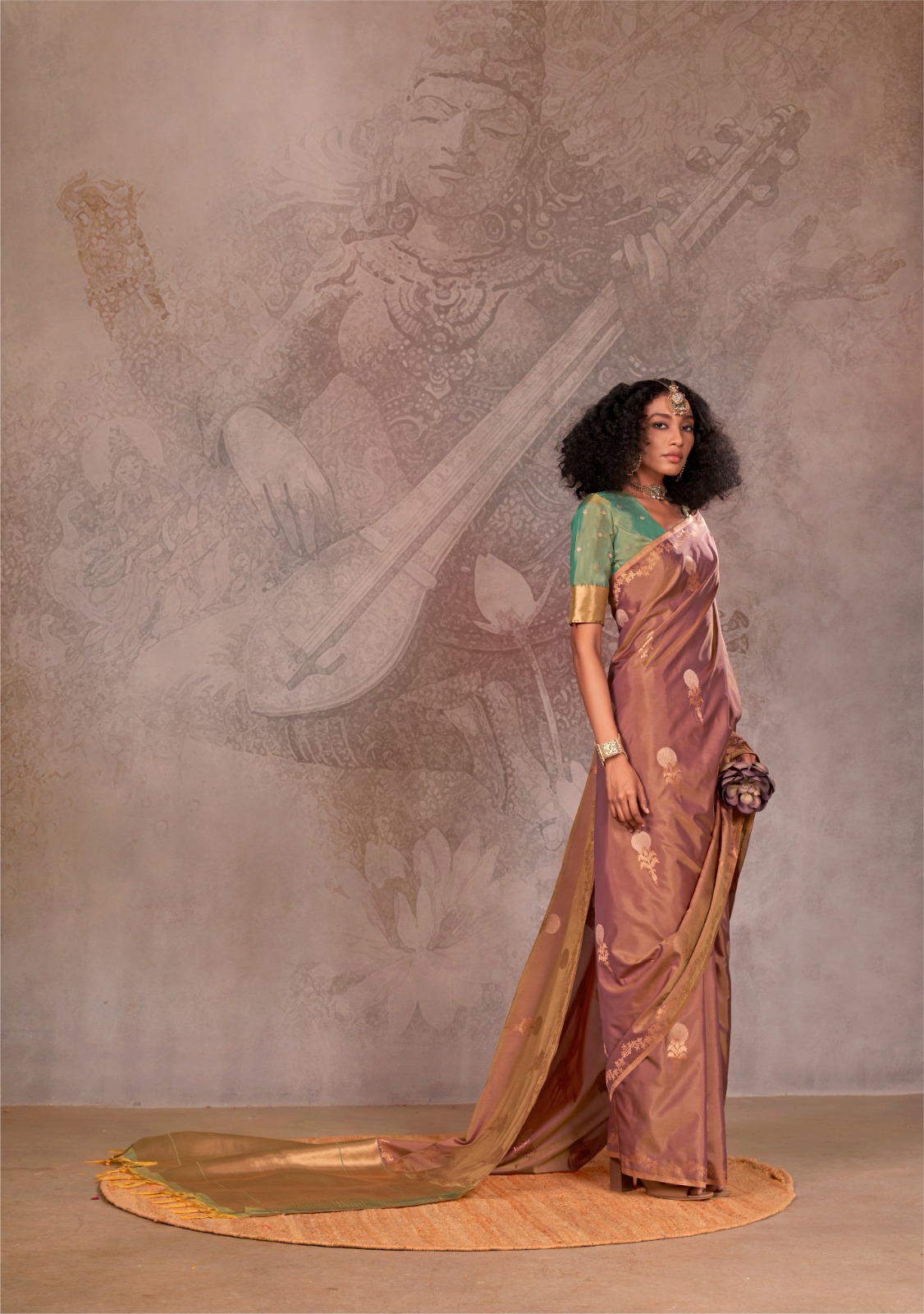 Brown Shaded Two Tone Handloom Weaved Silk Zari Weaved Body Rich Pallu Saree