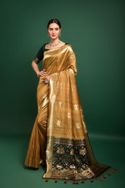 Image of Pure Banarasi Ghicha Silk All Over Zari Weaved Rich Pallu Saree