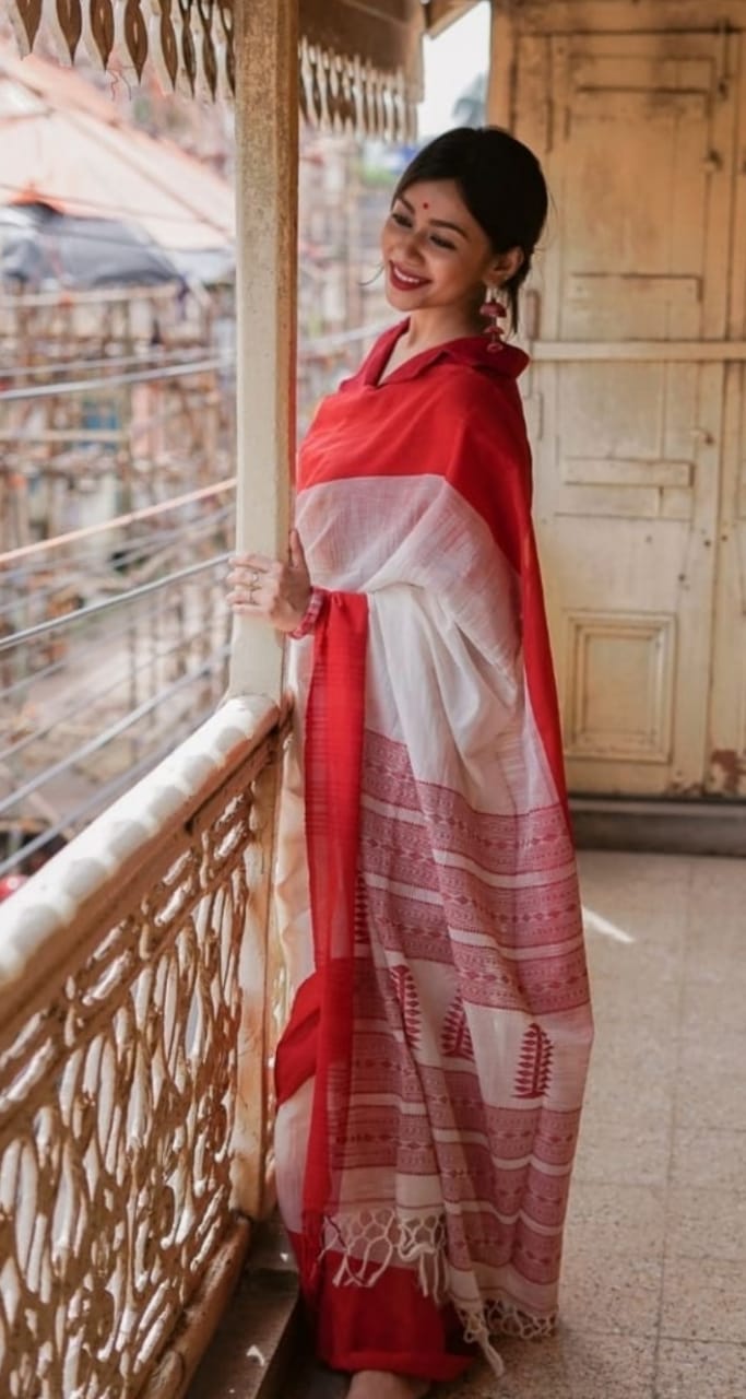 Pure Linen Resham Weaved Saree With Red Border And Tassels