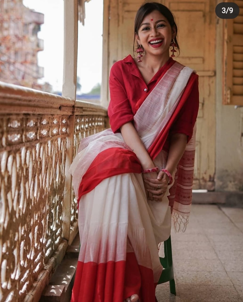 Pure Linen Resham Weaved Saree With Red Border And Tassels