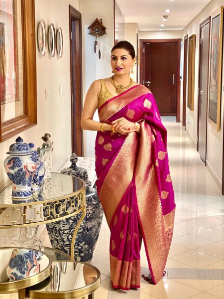 Image of Magenta Pure Banarasi Silk Gold Zari And Rich Pallu Weaved Saree