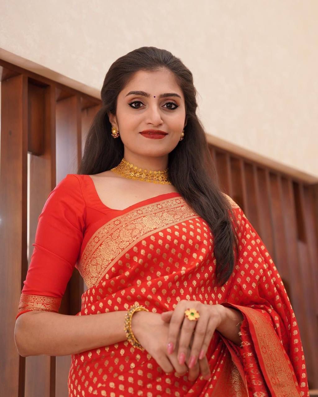 Red Banarasi Silk Gold Zari Weaved Body And Pallu Border Saree