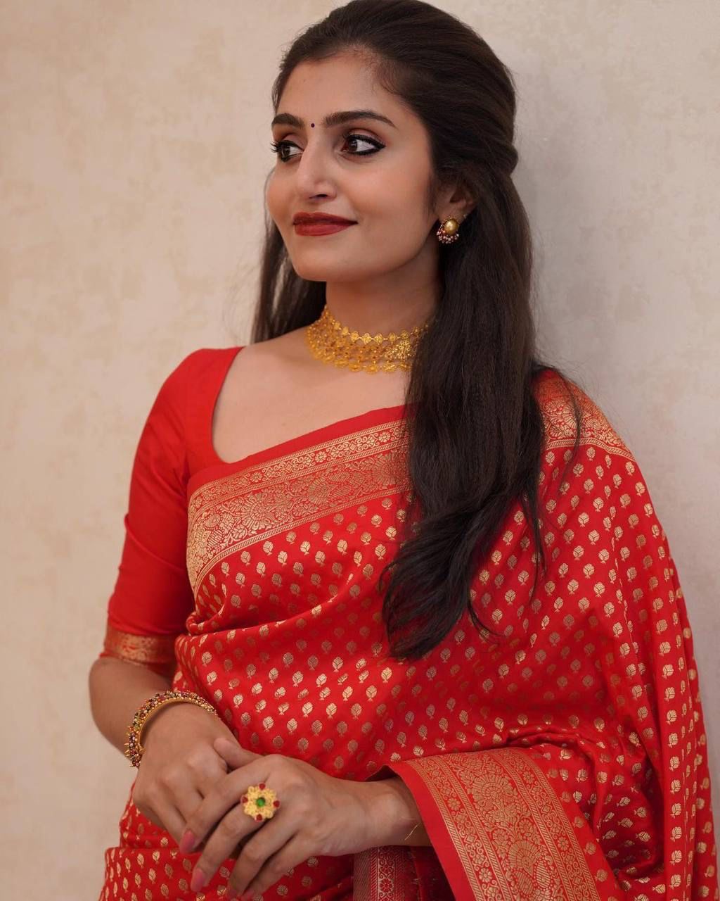 Red Banarasi Silk Gold Zari Weaved Body And Pallu Border Saree