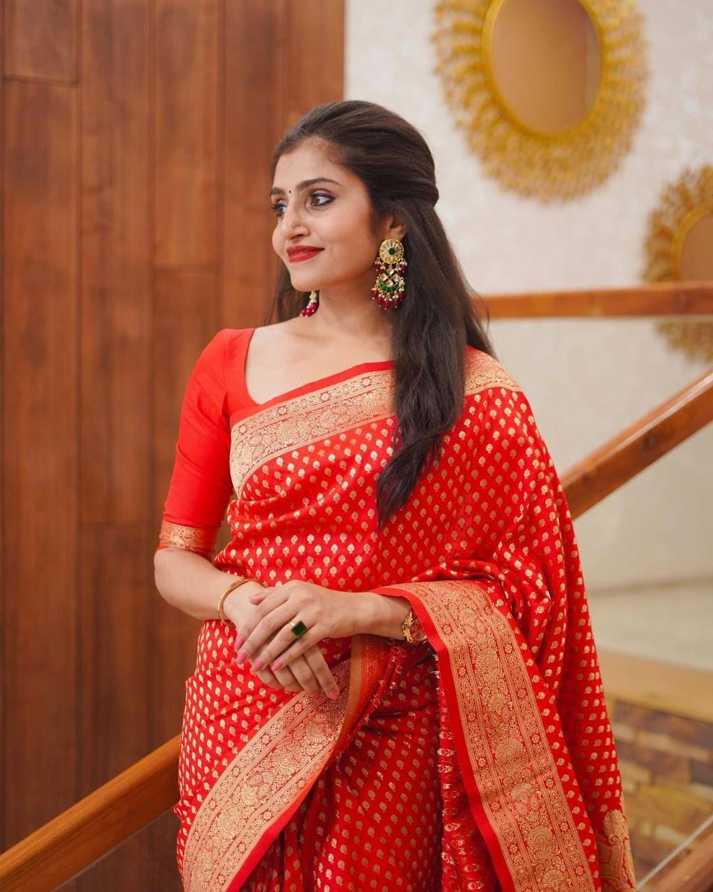 Red Banarasi Silk Gold Zari Weaved Body And Pallu Border Saree