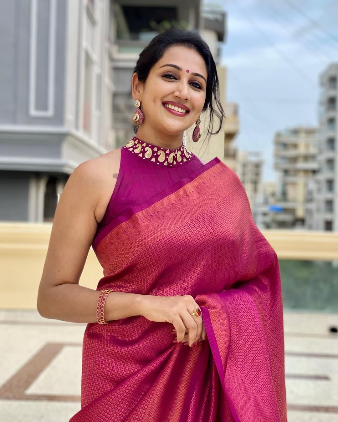 Magenta Banarasi Silk Gold Zari Weaved Body And Rich Pallu Saree