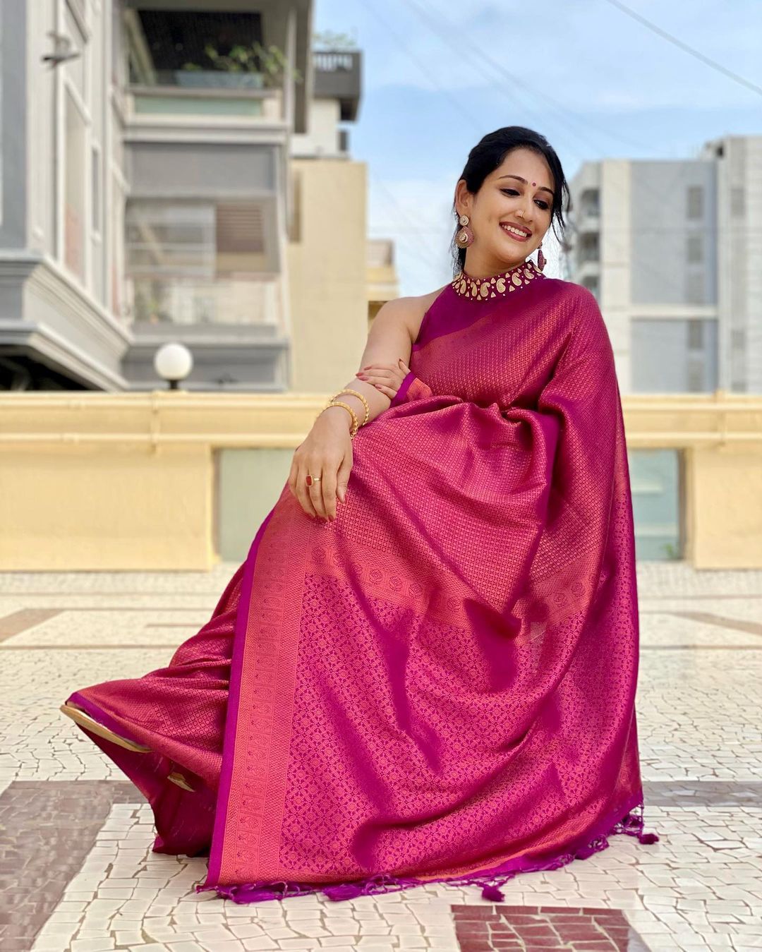 Magenta Banarasi Silk Gold Zari Weaved Body And Rich Pallu Saree