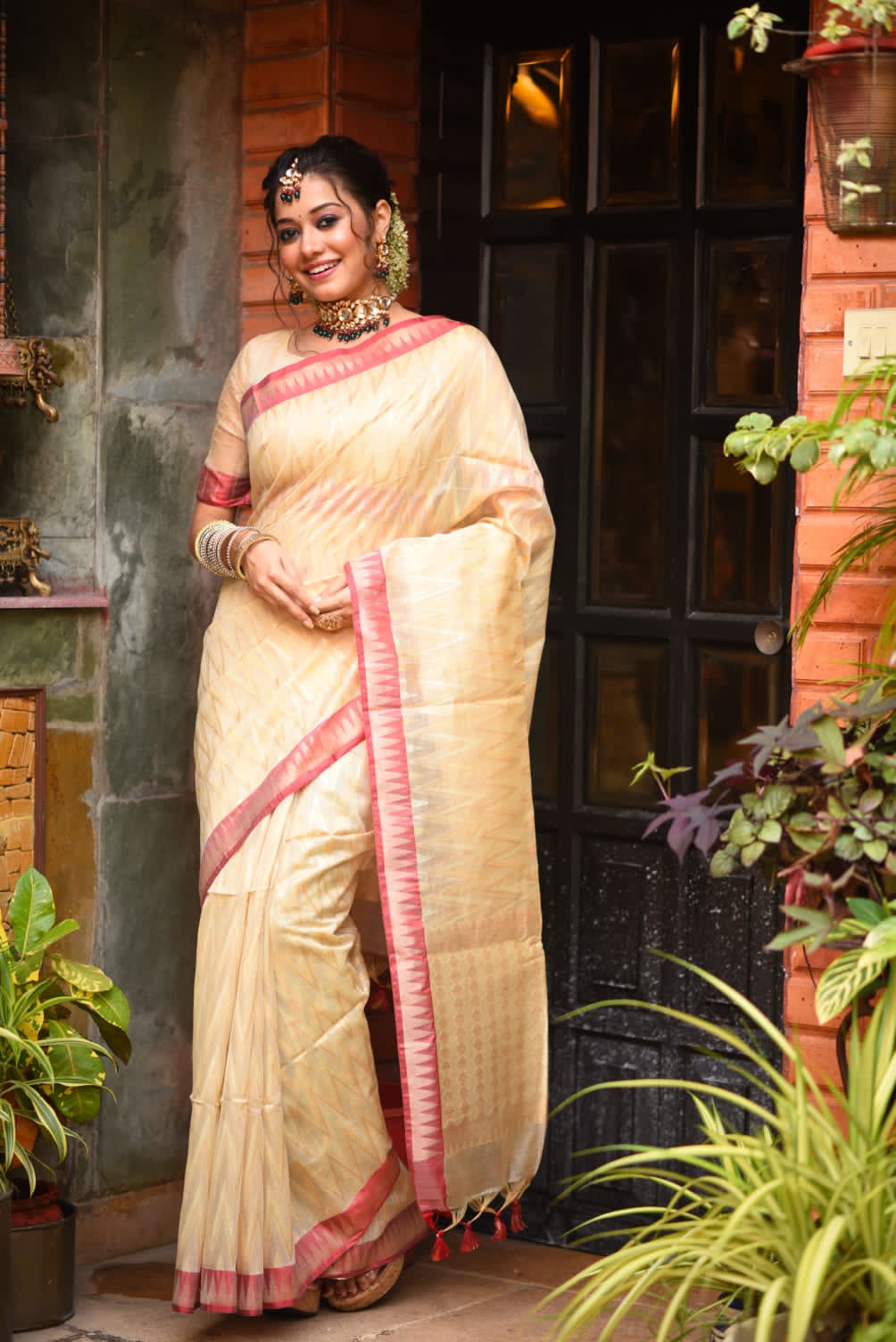 Banarasi Silk Gold Zari Zig Zag Weaved With Temple Border Saree