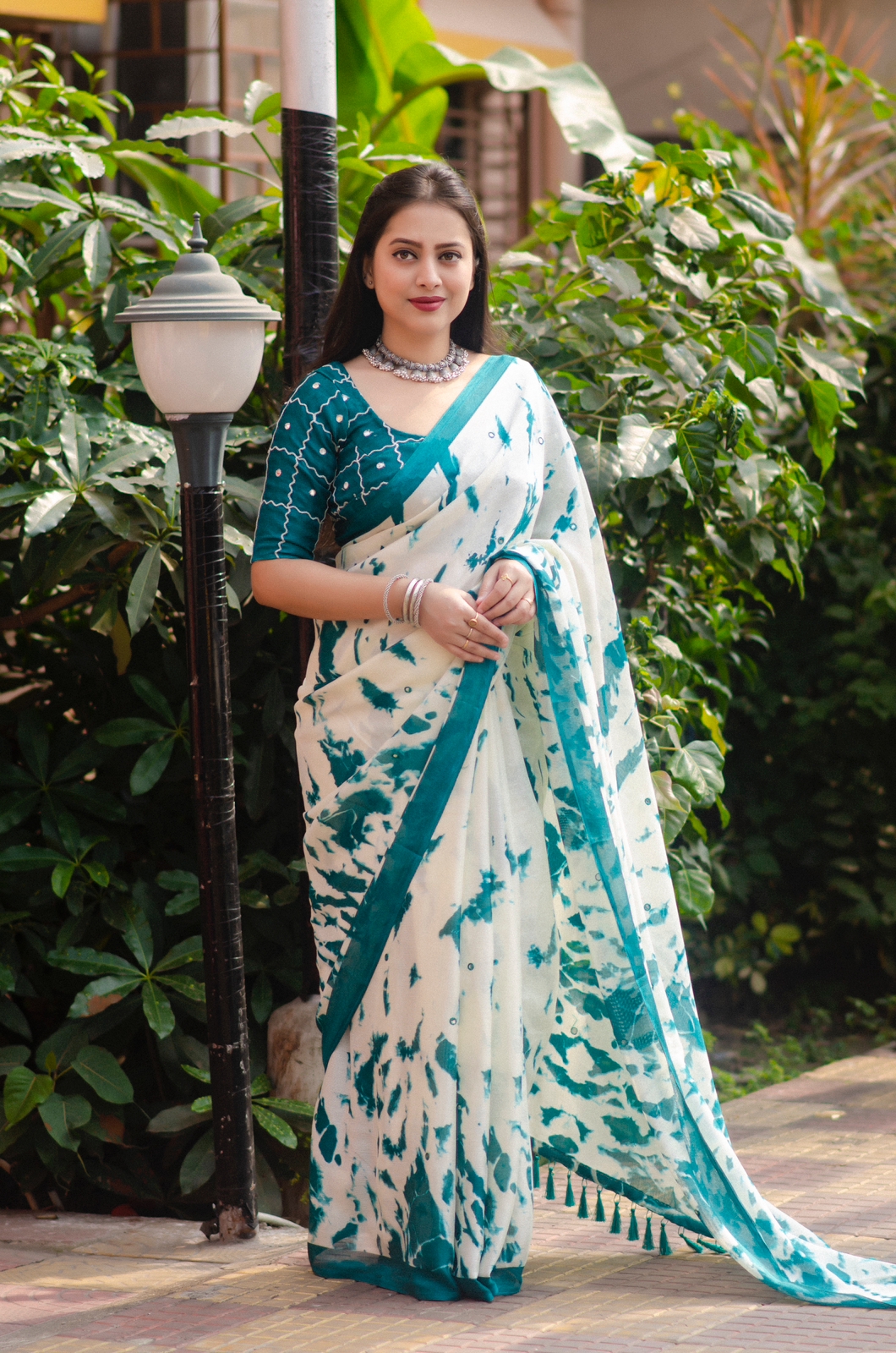 Jute Cotton Shibori Printed Saree With Thread Work Blouse
