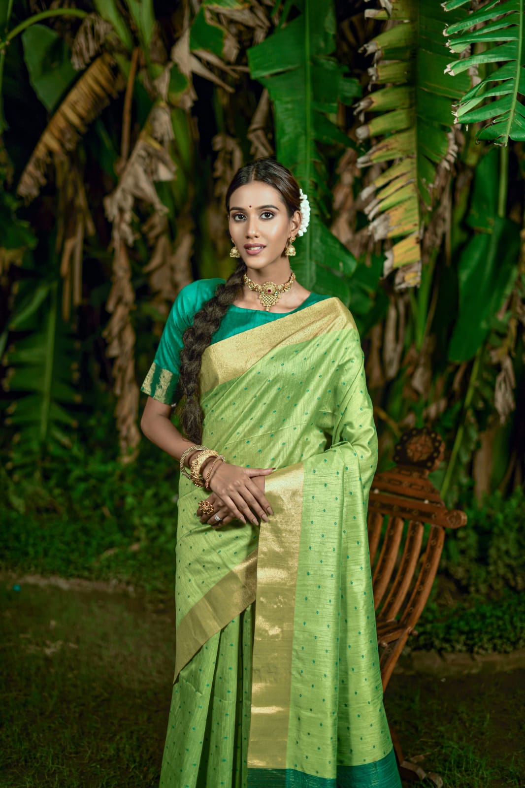Banarasi Silk Bandhani Weaves Booti And Zari Border Saree