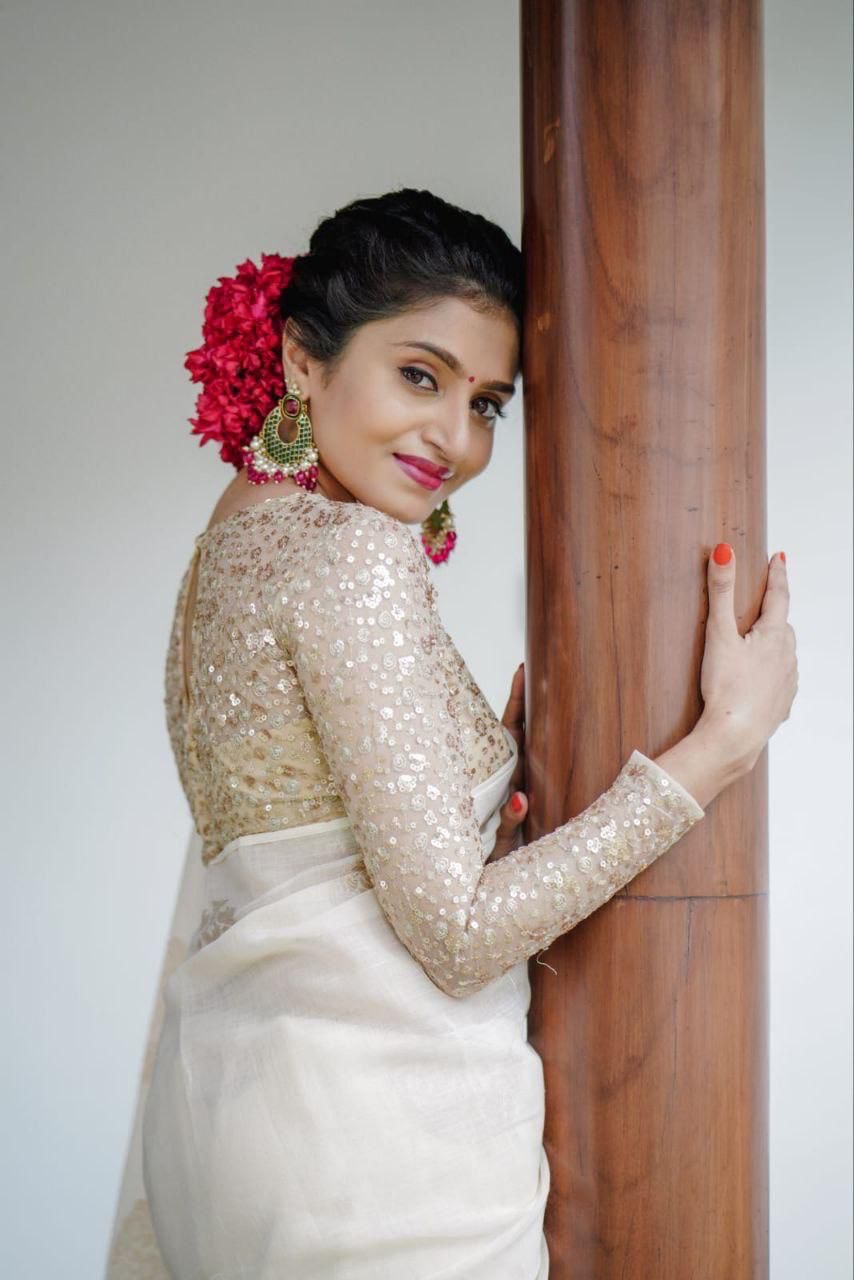 Pure Linen Zari Jacqard Weave With Tassels On Pallu