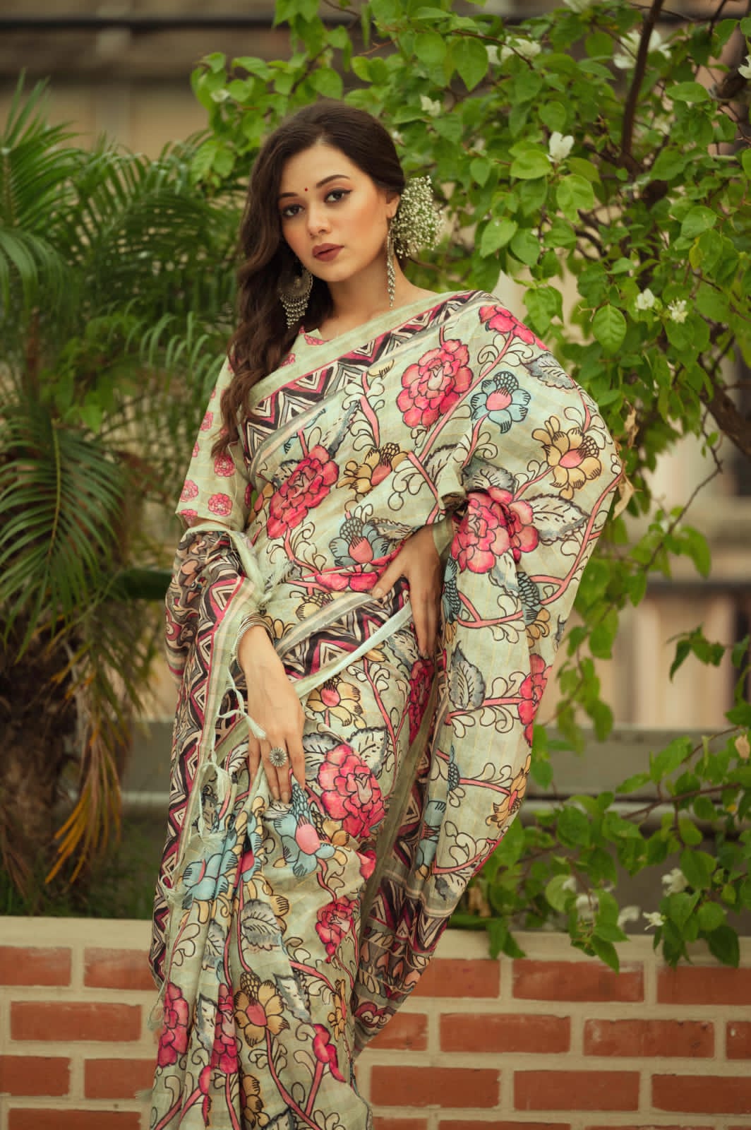 Linen Kalamkari Print Saree With Zari Lining Border And Tassels