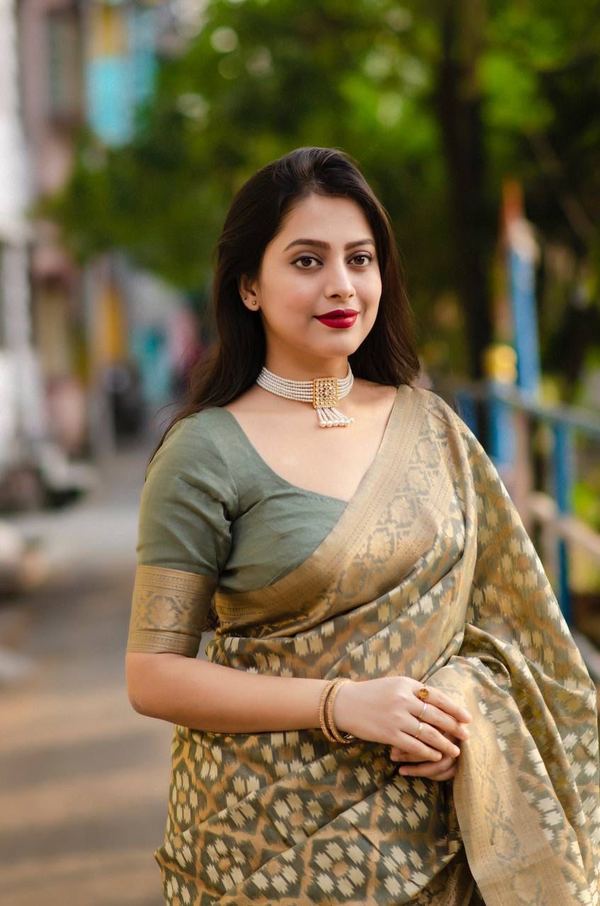 Cotton Silk Weaved Saree With Tassels On Pallu