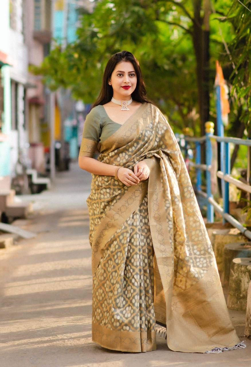 Cotton Silk Weaved Saree With Tassels On Pallu