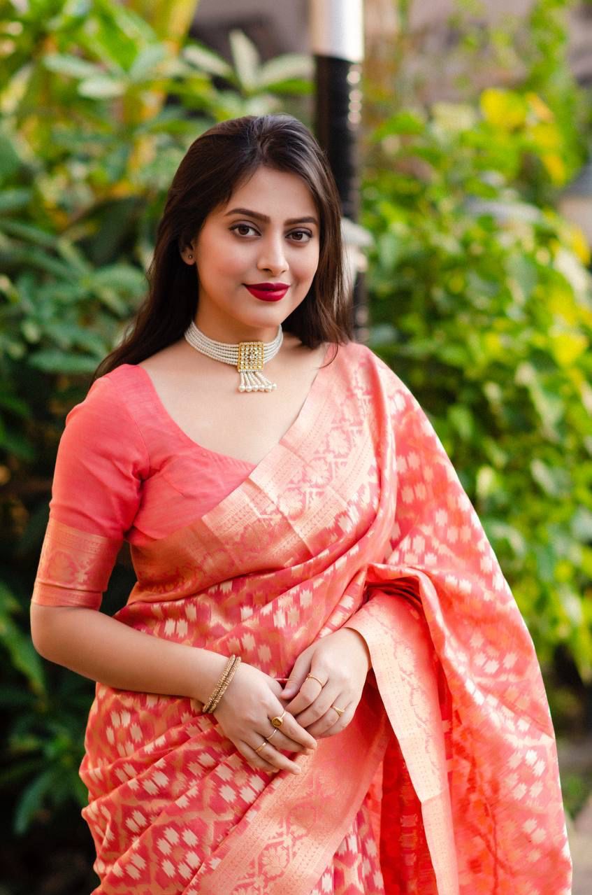 Cotton Silk Weaved Saree With Tassels On Pallu