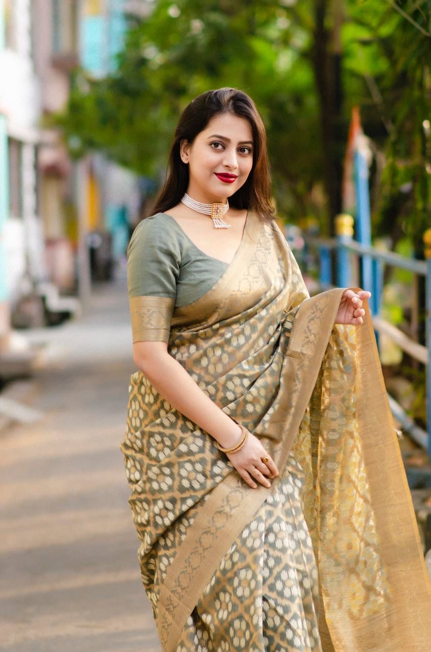 Cotton Silk Weaved Saree With Tassels On Pallu