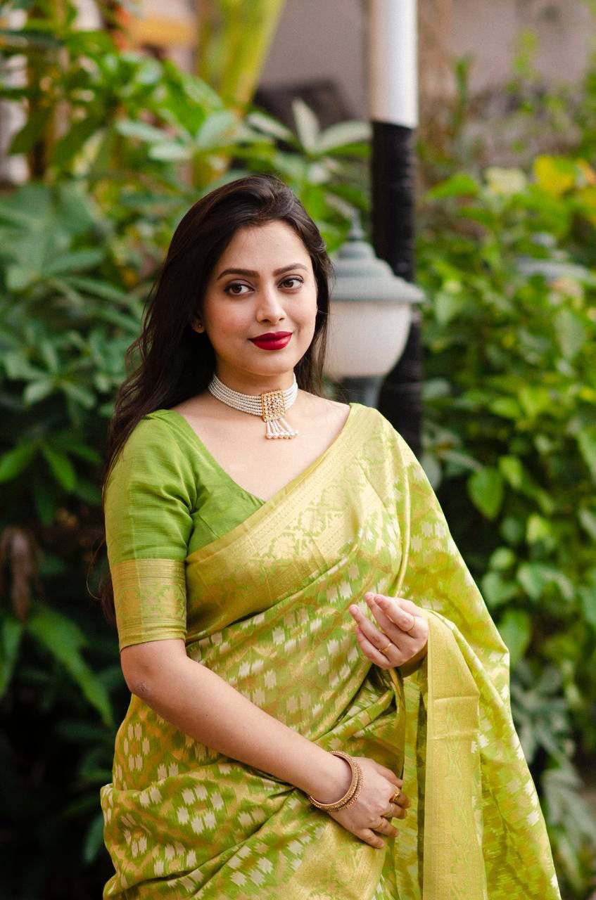 Cotton Silk Weaved Saree With Tassels On Pallu