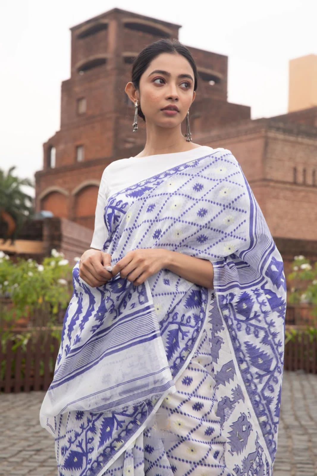 White Linen Slub Cotton Resham Weaved Saree