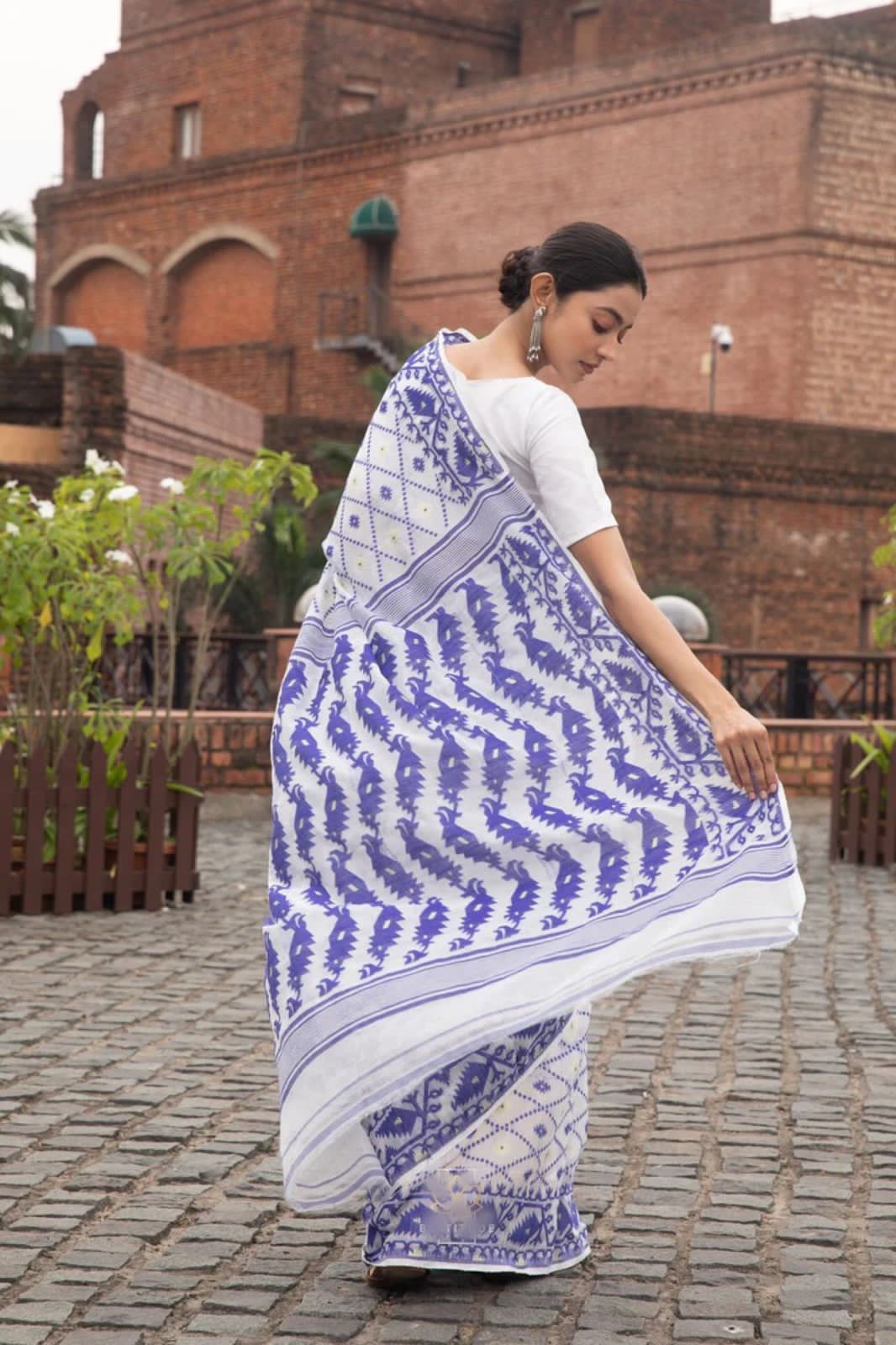 White Linen Slub Cotton Resham Weaved Saree