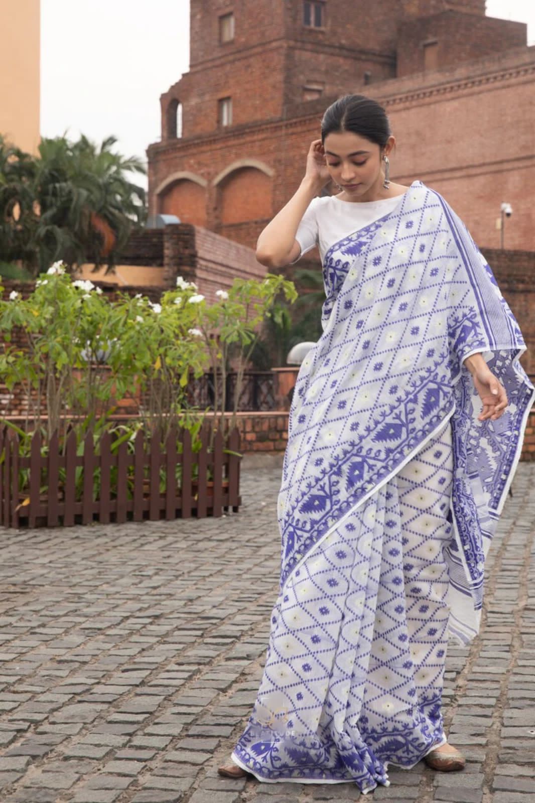 White Linen Slub Cotton Resham Weaved Saree