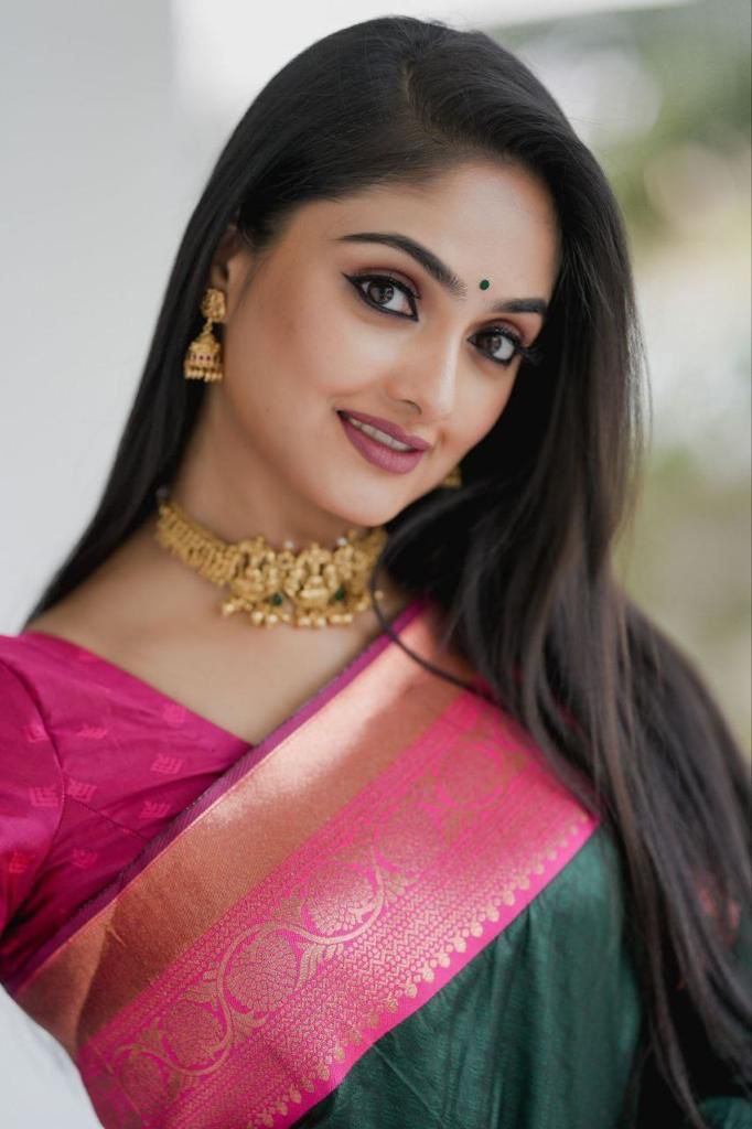 Bottle Green Banarasi Silk Zari Weaved Rich Pallu And Border Saree